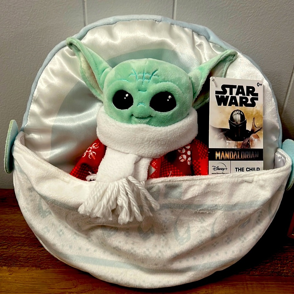 Star Wars pillow grogu Mandolorian NWT holiday version limited edition